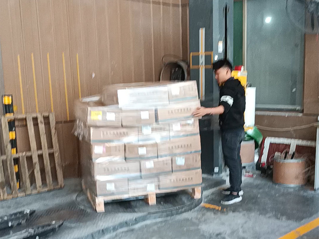 专业装载硅胶橡胶产品用于运输